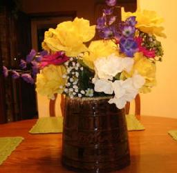 Mar-crest cookie jar / vase centerpiece